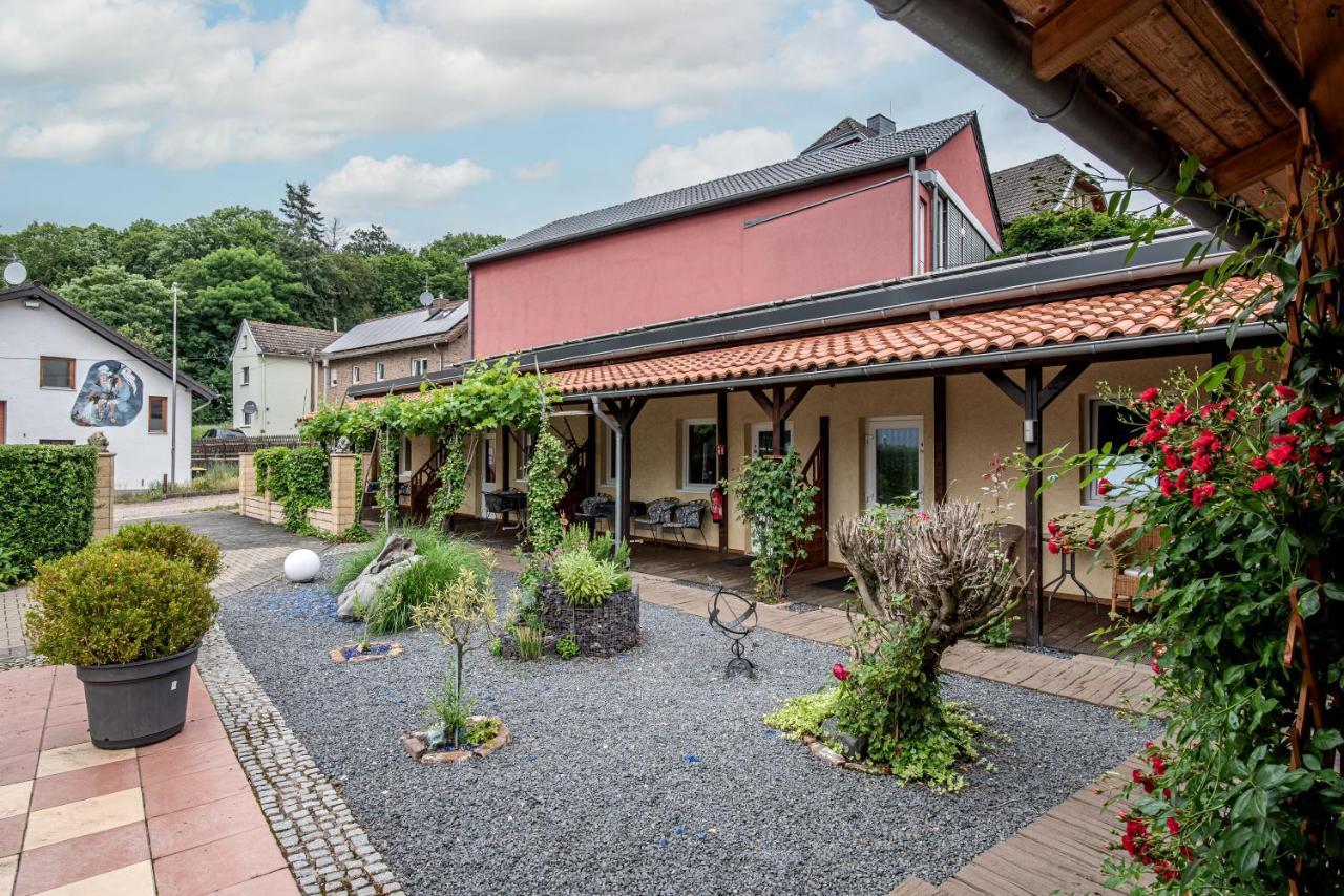 Land-Hotel Zum Schwan, Garni Weilerswist-Metternich, 3 E-Ladestationen, Naehe Phantasialand, Palmenparadies Euskirchen Εξωτερικό φωτογραφία