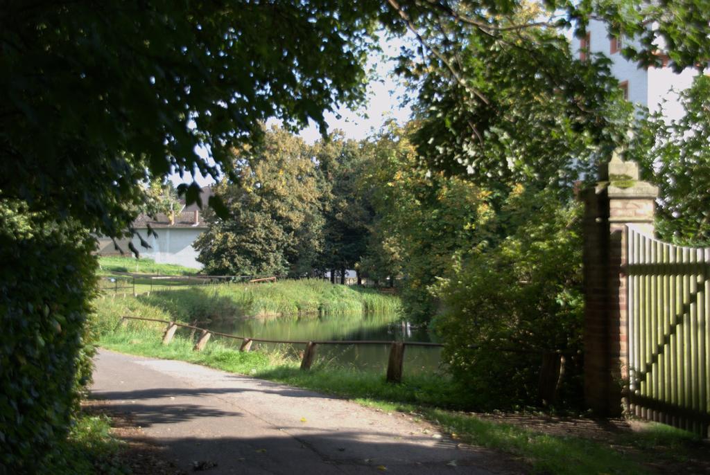 Land-Hotel Zum Schwan, Garni Weilerswist-Metternich, 3 E-Ladestationen, Naehe Phantasialand, Palmenparadies Euskirchen Εξωτερικό φωτογραφία